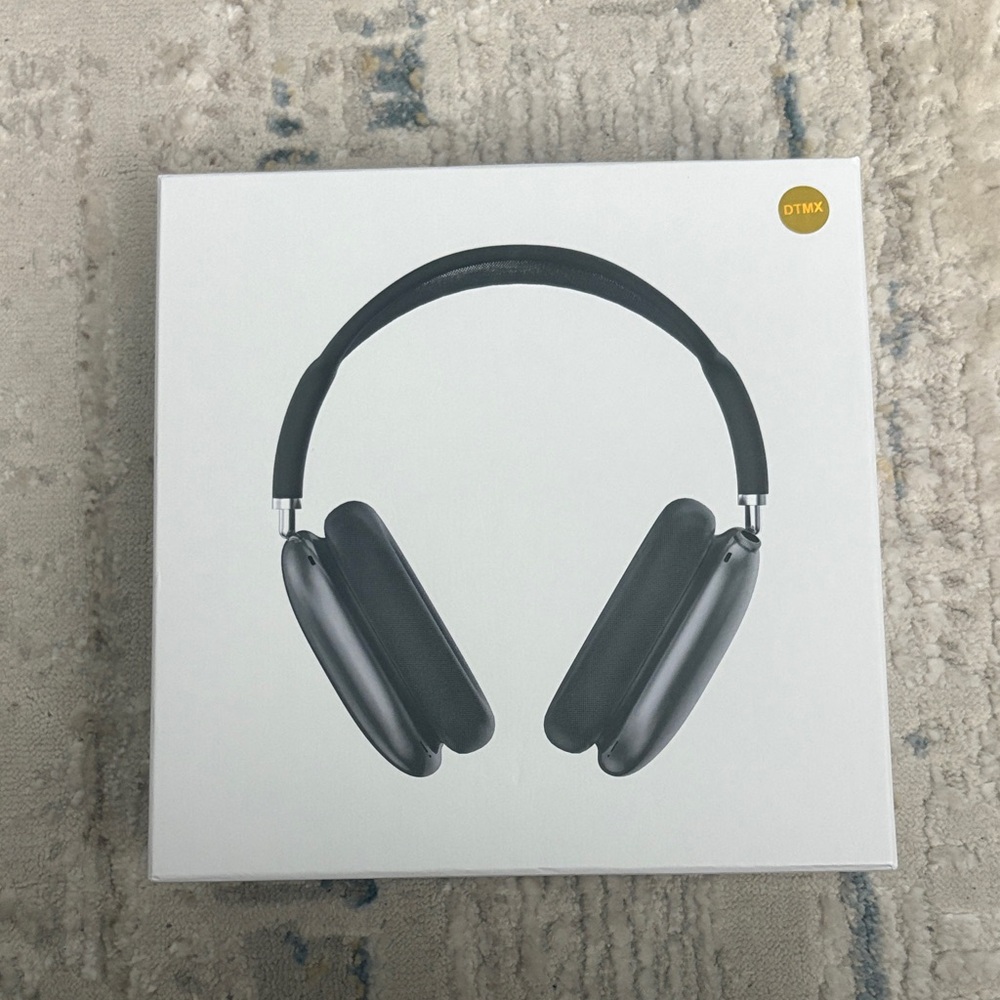Apple Max Headphones with Smart Case -